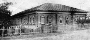В 1924 году, после образования коммуны  церковно — приходская школа.
